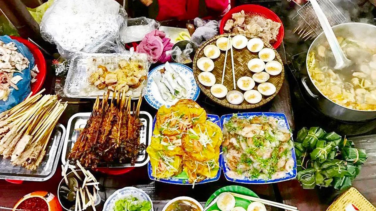 Local Cuisine and Street Food at Hang Bo Hanoi