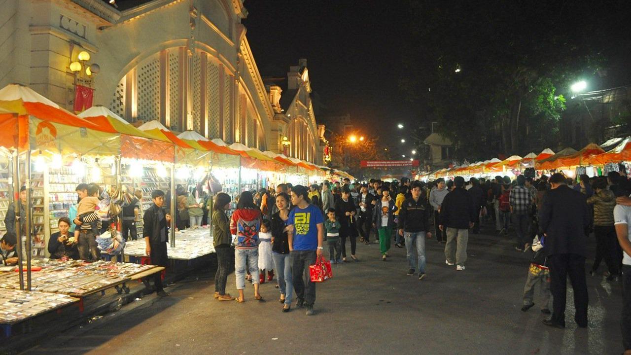 Khu chợ đêm Đồng Xuân