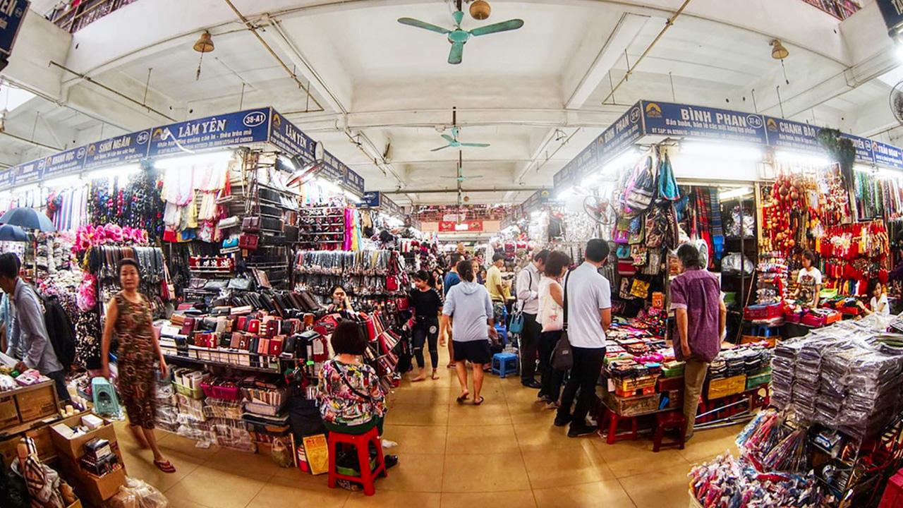 Nên đi chợ Đồng Xuân vào ban ngày