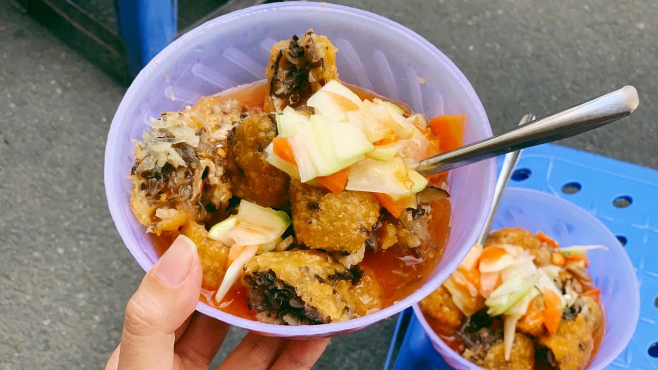 Bánh rán mặn phố Lạc Long Quân