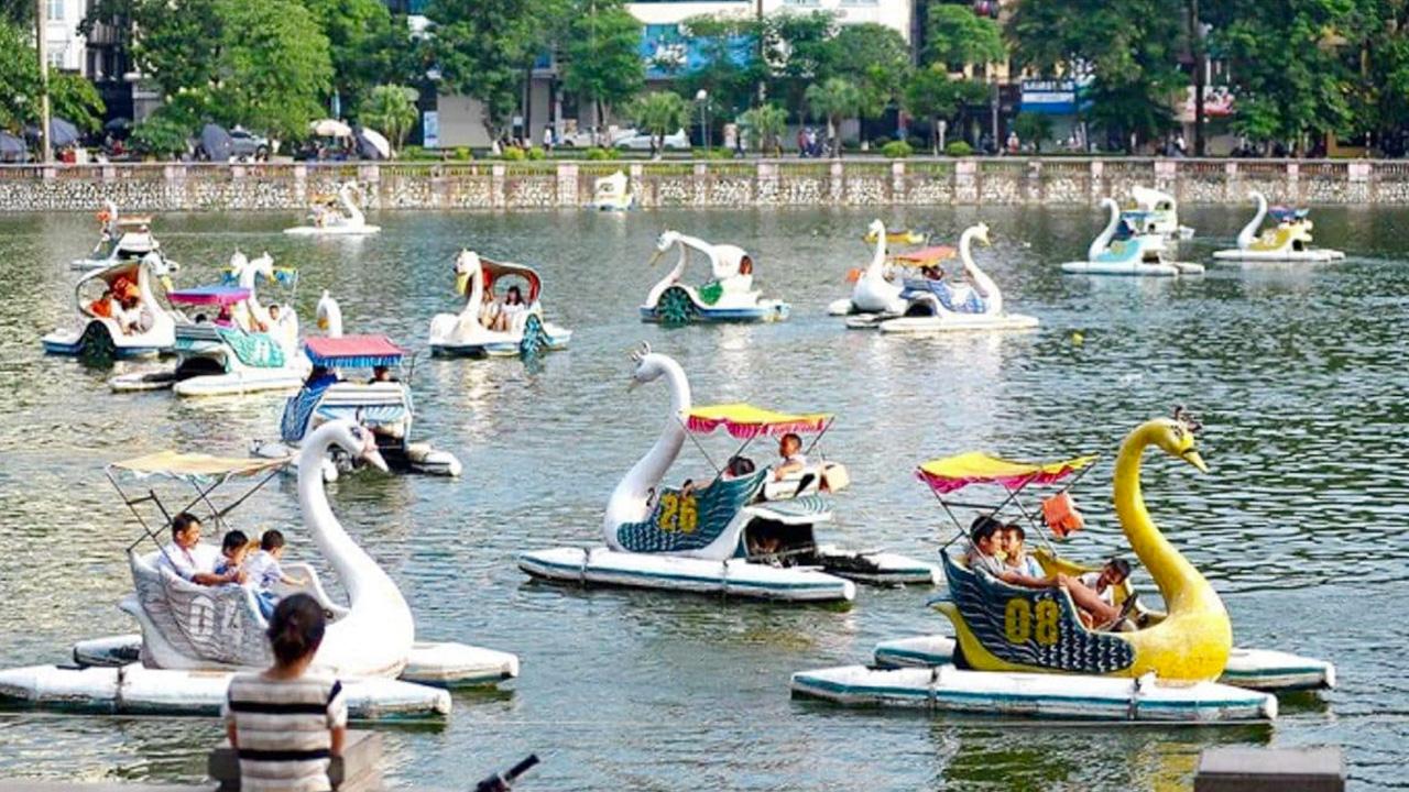 Đạp vịt Hồ Tây