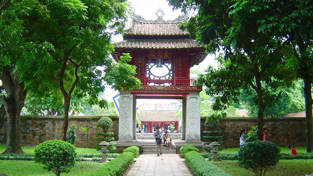 Văn Miếu là trường đại học đầu tiên của Việt Nam