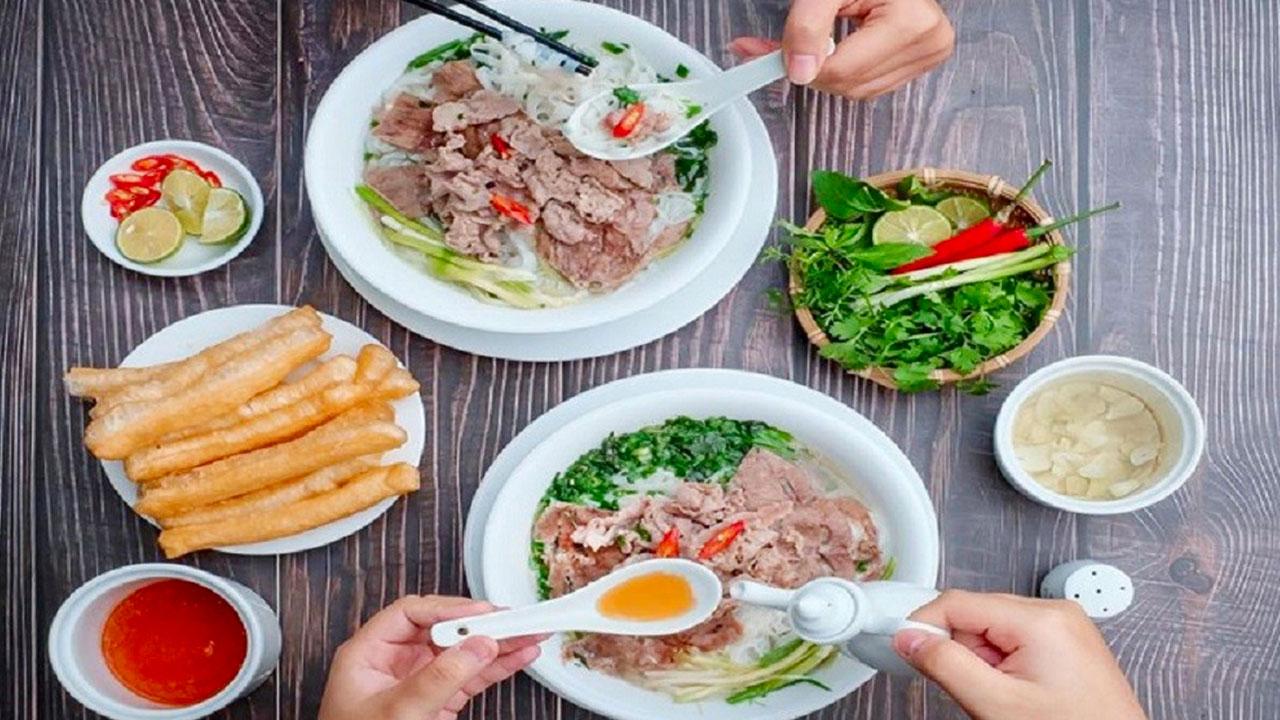 Tô phở Hà Nội truyền thống nóng hổi