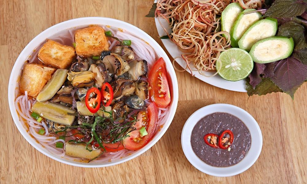 Tô bún ốc Hà Nội nóng hổi