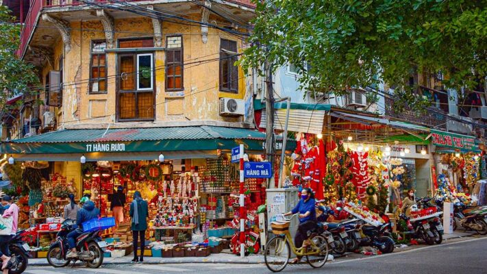 Khu Phố Cổ Hà Nội nhìn từ trên cao với Hồ Gươm và 36 phố phường nhộn nhịp