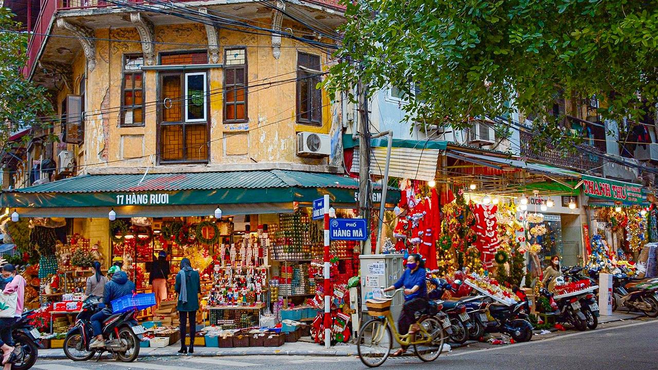 Khu Phố Cổ Hà Nội nhìn từ trên cao với Hồ Gươm và 36 phố phường nhộn nhịp