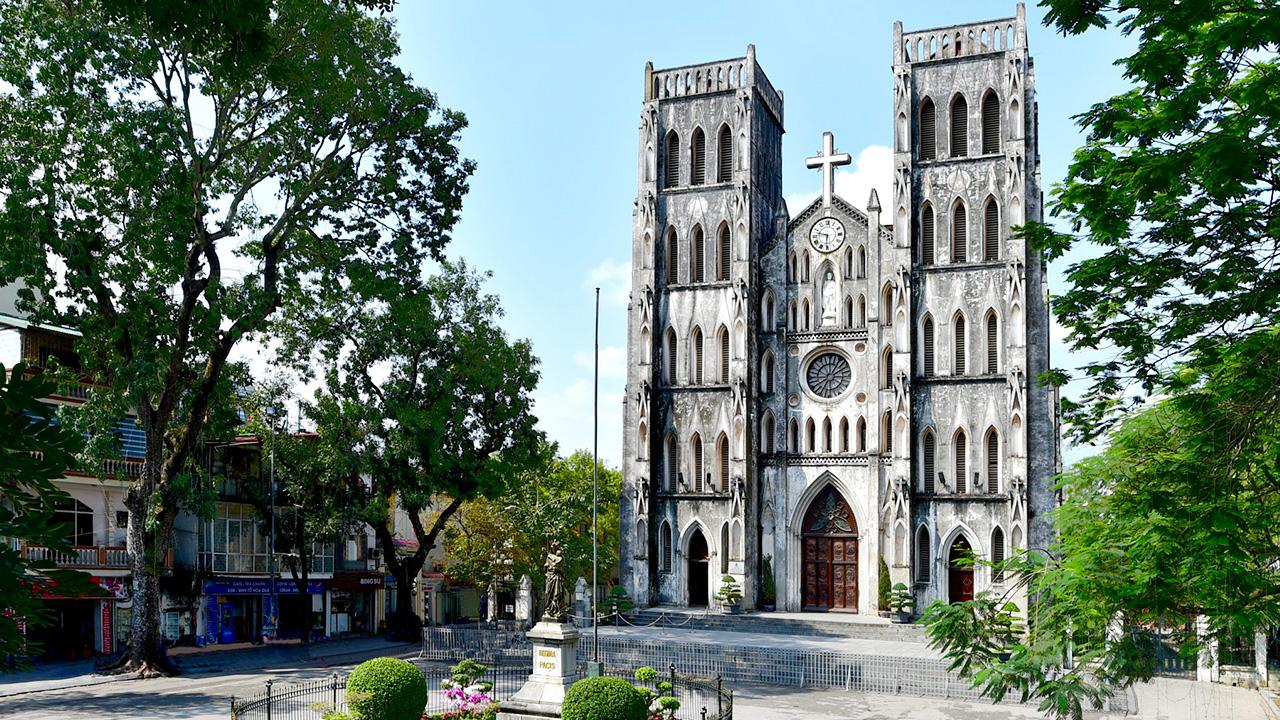 Mặt tiền Nhà Thờ Lớn Hà Nội phong cách Gothic cổ điển