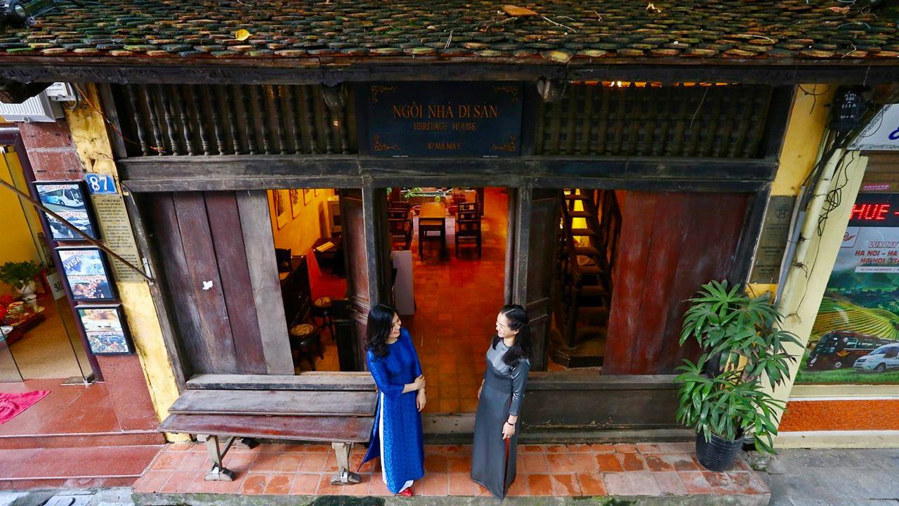 Không gian bên trong nhà cổ 87 Mã Mây với kiến trúc gỗ truyền thống